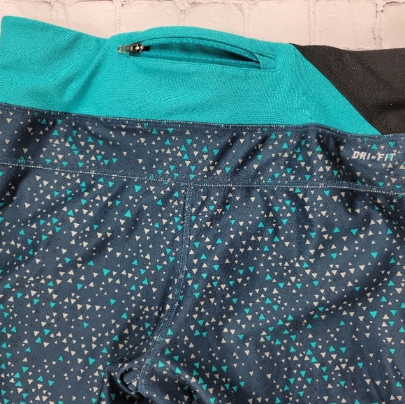 Nike Dry Fit Running Capri with Reflective Strip - Picture 9 of 9